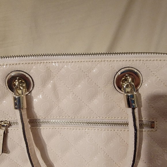 Guess purse - Picture 6 of 9
